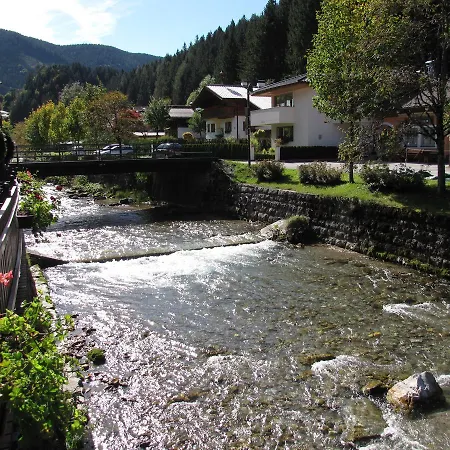 فندق سبورتهوتيل داخشتاين ويست 3*