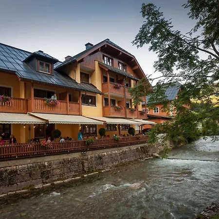 سبورتهوتيل داخشتاين ويست 3*